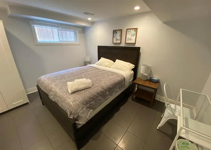 Yonge And Finch Subway !S Spacious And Modern Private Bd With Shared Bathroom