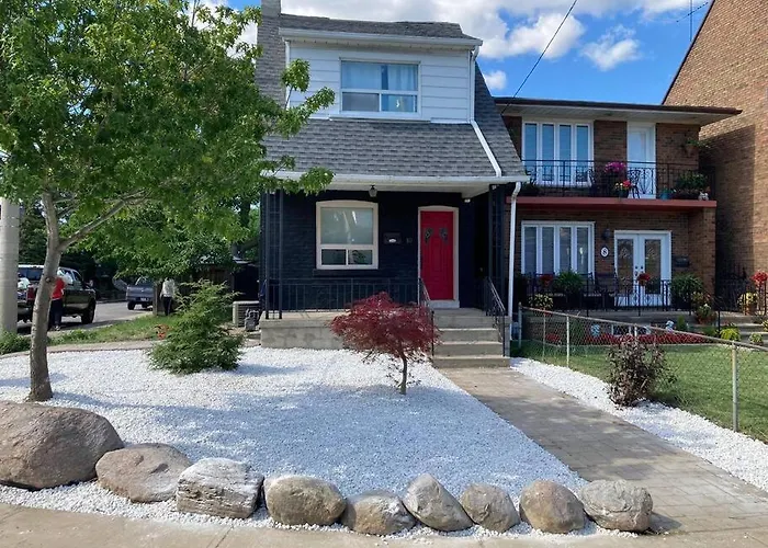 Cheerful 3Bdm Home With Free Parking On Premises