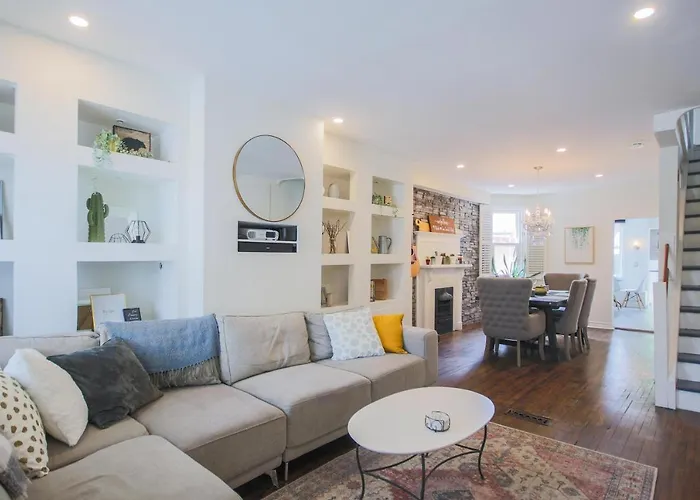Comfy And Cozy Leslieville Home