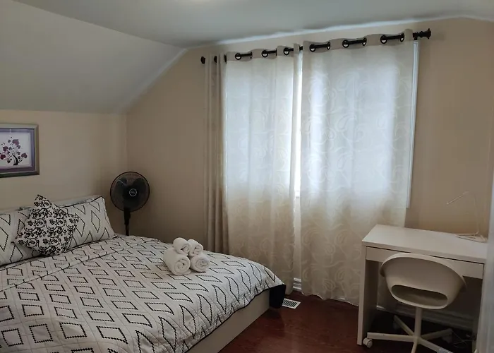 Cozy Bedroom - 7 Min Walk To Kennedy Station - Shared Bathroom