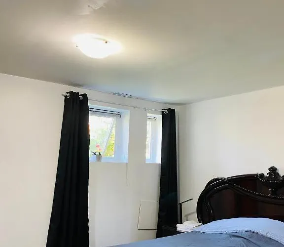 Signature III Suite Space Share Room Toronto Canada