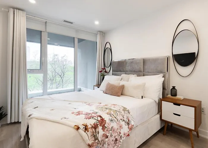 Chic 2 Bedroom 2.5 Bath Downtown Toronto