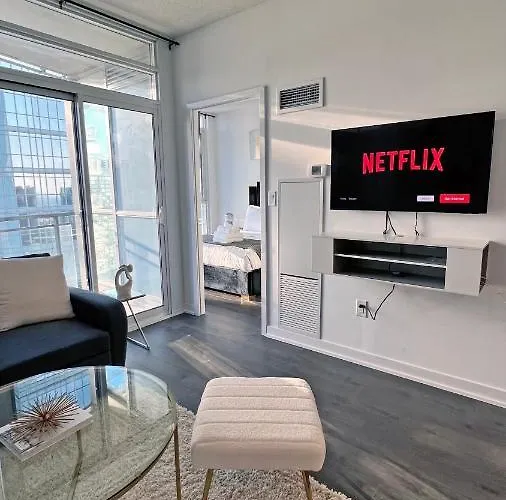 Stunning Luxurious Lakeview Condo By Cn Tower
