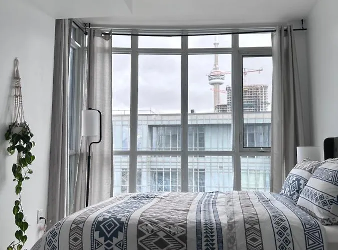 Stylish 2 Bedrooms Condo W/ Awesome View & Parking