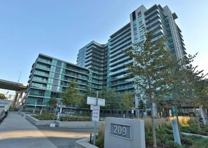 Lake View Apartment W/Parking!