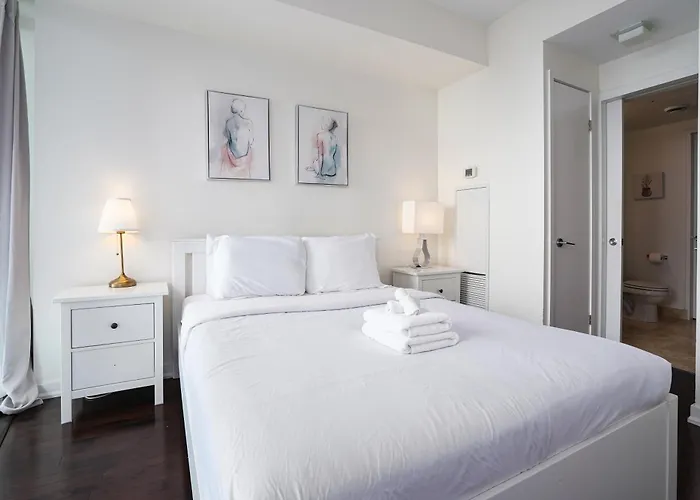 2 Bedrooms Condo Downtown Toronto With Parking