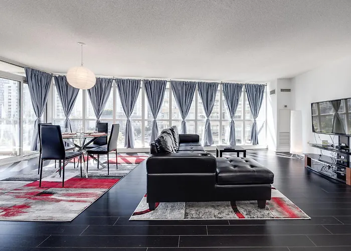 3Bdrm Lake View Condo In Toronto