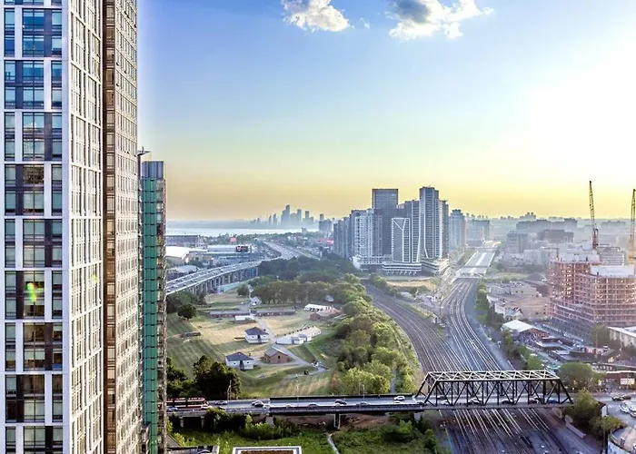 Sunset Bliss: Elegant 2Br Condo With Scenic Views!