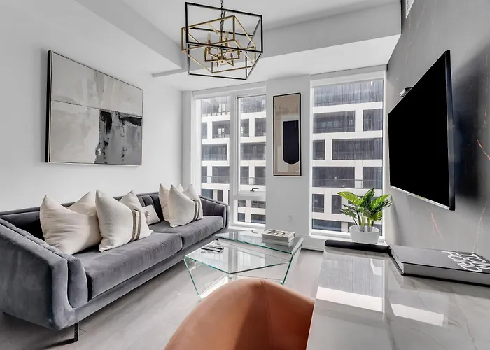 Designer 1 Bedroom Suite On Front Street