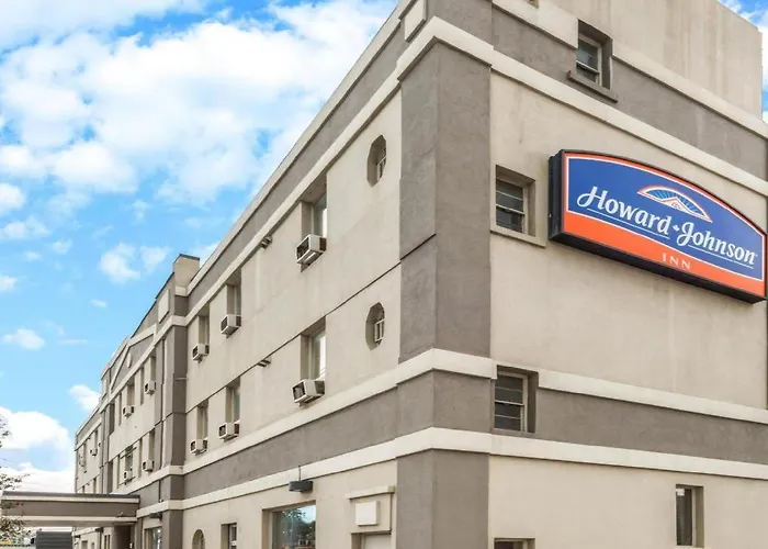 Howard Johnson By Wyndham Toronto Downtown West