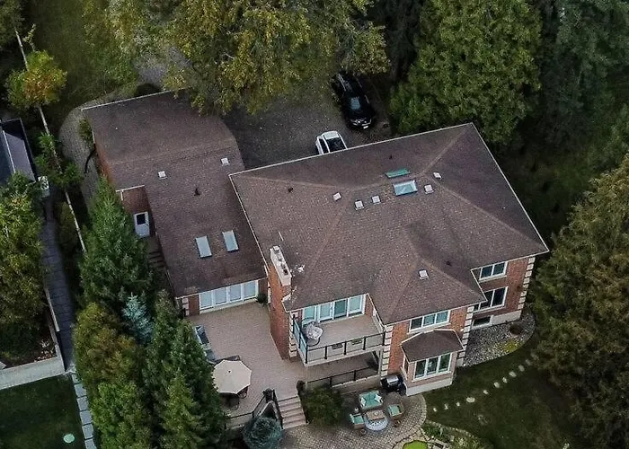Luxury Villa In Scarborough