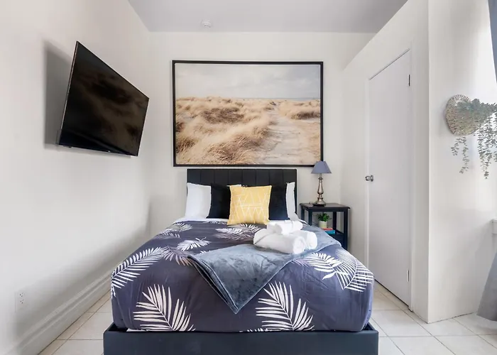 Bedroom In Corso Italia Neighborhood
