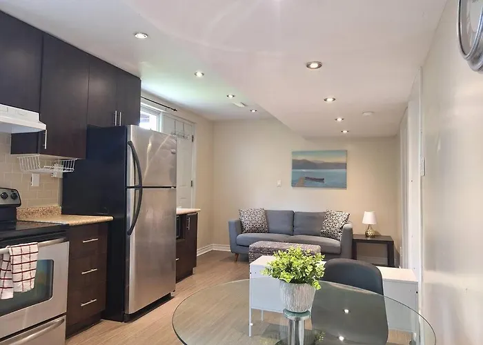 Spacious And Sparkling City Retreat