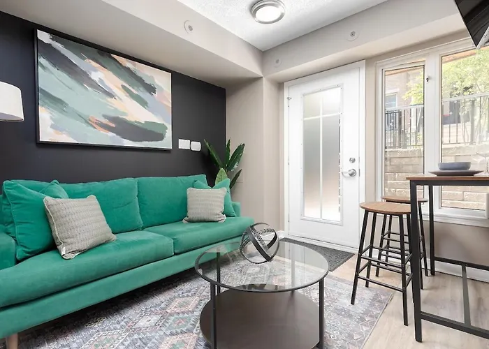Lakeside Haven - Cozy Townhome In Liberty Village