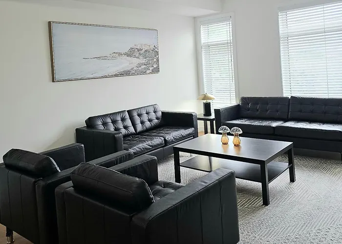 Pine Brandnew Private Room With Shared Bathroom In Toronto On Canada