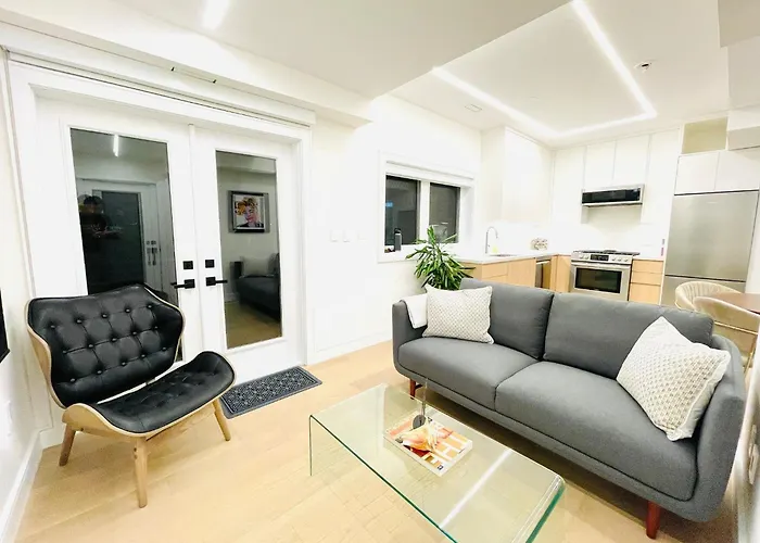 Urban 2-Bed Apartment In The Beaches