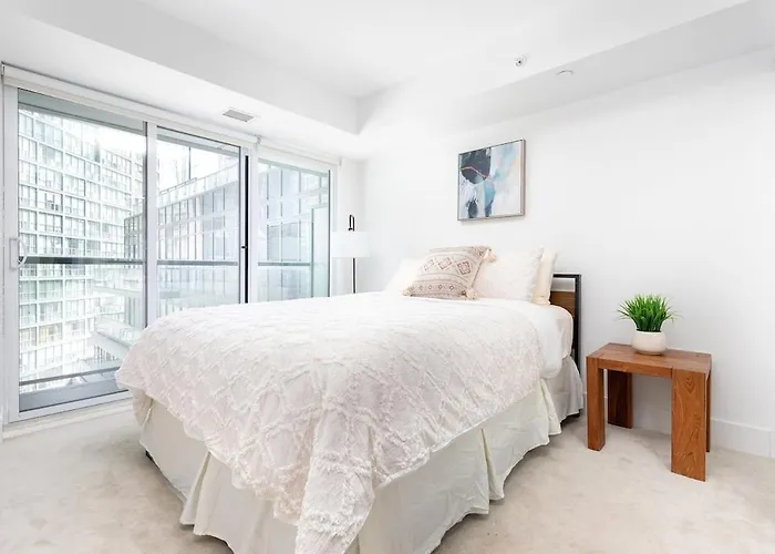 Sleek 2Br W 2Ba Walk To Uoft Sleeps 5 - 3 Beds
