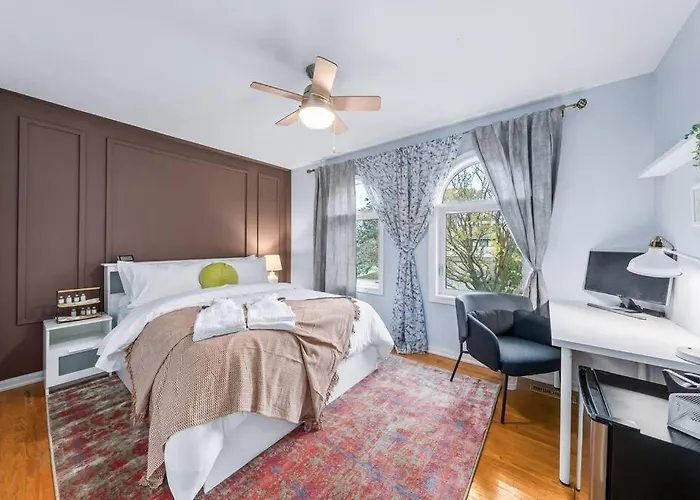 Bright And Spacious Room Close To Subway