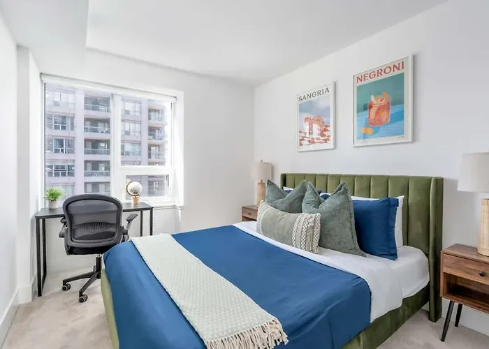 Easy Access 1Br On Bay Street