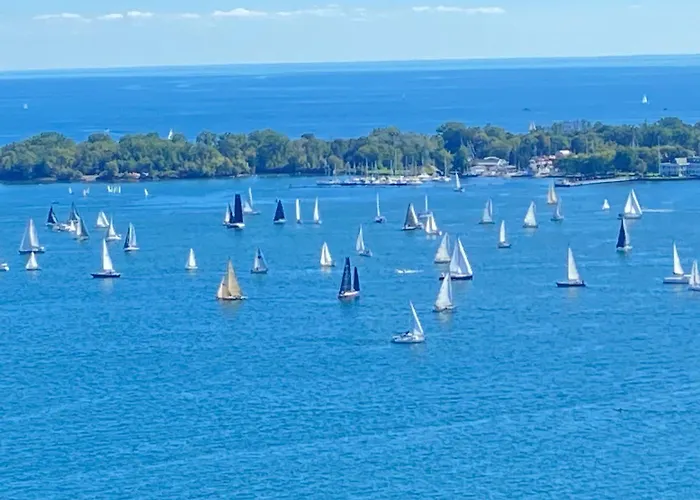 Million Dollar Lake-View - Harbourfront Spacious 2 Bedroom- 2 Bathroom Condo Across The Lake With Stunning Lake View With Free Parking!