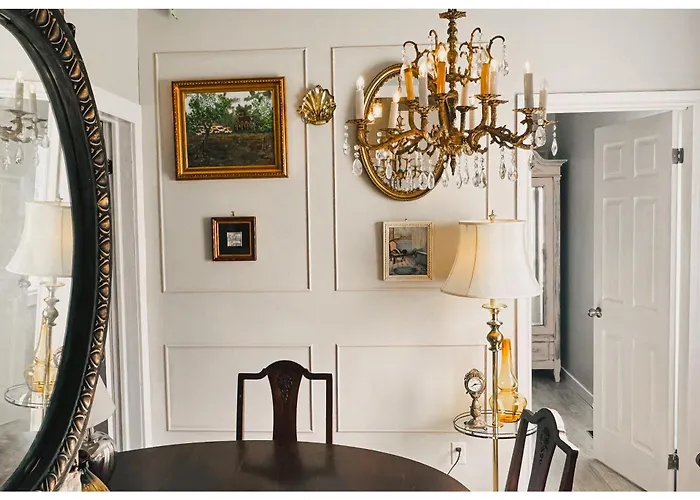The Stays - Private Cozy 2Bhr Apt On Main Floor