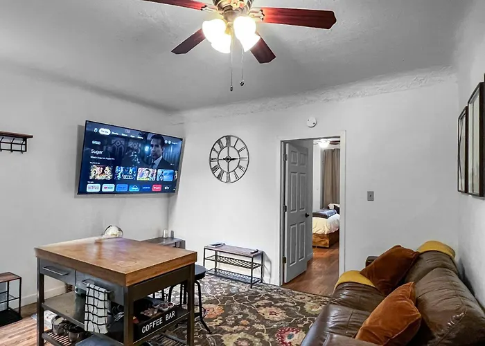Cozy 2 Bedroom + 2 Bathroom
