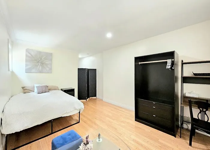 Trinity Bellwood Suites Downtown Toronto