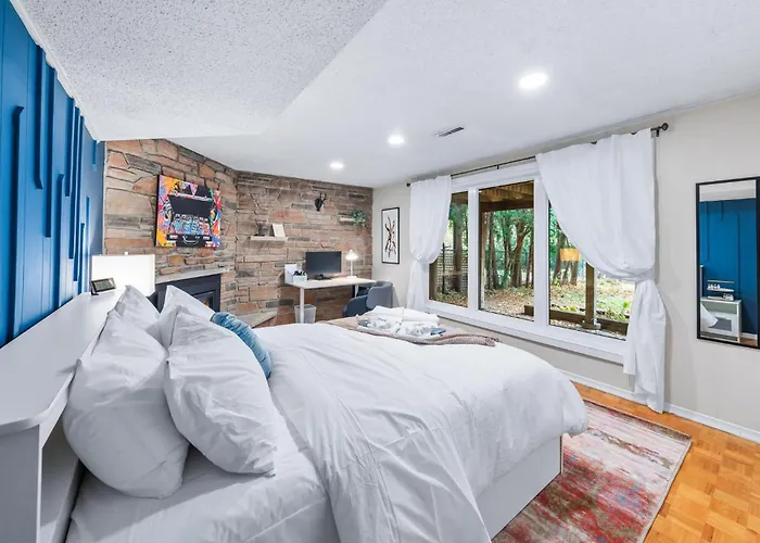 Spacious Bedroom With Garden View, Fridge, Workspace
