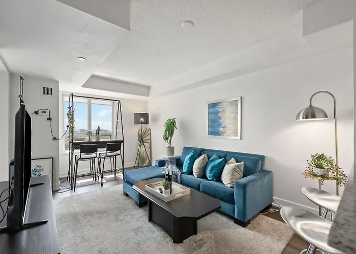 Luxury 2Bdr Condo W Pool, Hot Tub, Sauna & 10M From Airport