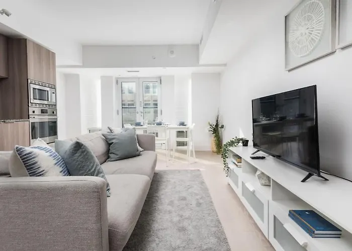 Practical Condo Downtown 3 Beds Uoft