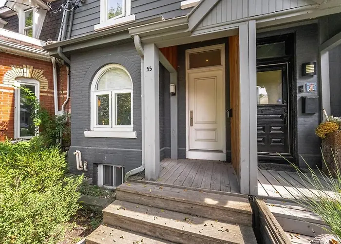 Brand New Luxury 5 Bed Oasis In The Heart Downtown