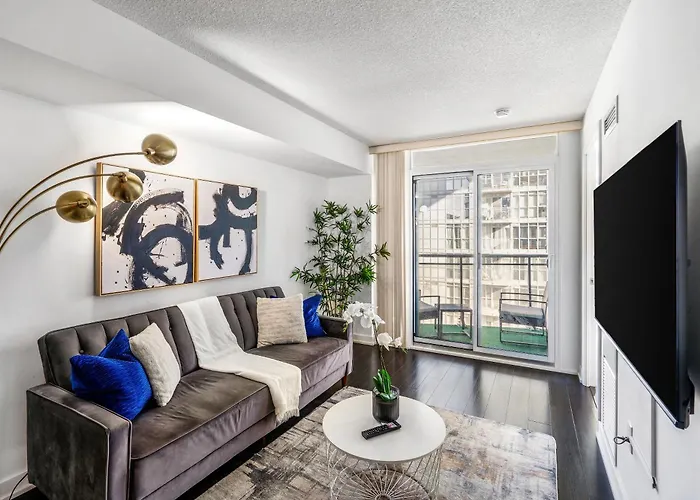 Exquisite Condos By Cn Tower With Parking
