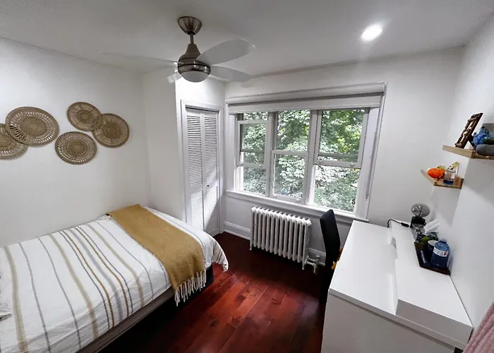 Toronto Central Area Double-Bed Room