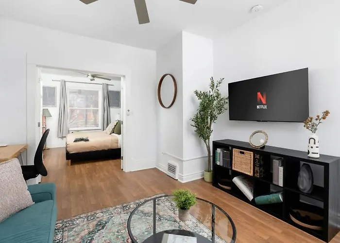 Private 2 Storey Home With 3Br-2Ba By Queen West