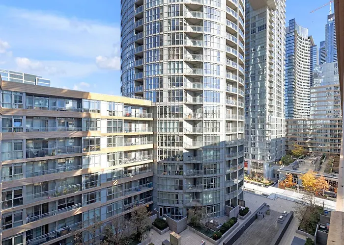 Stylish 3Br Condo Downtown Living W Parking