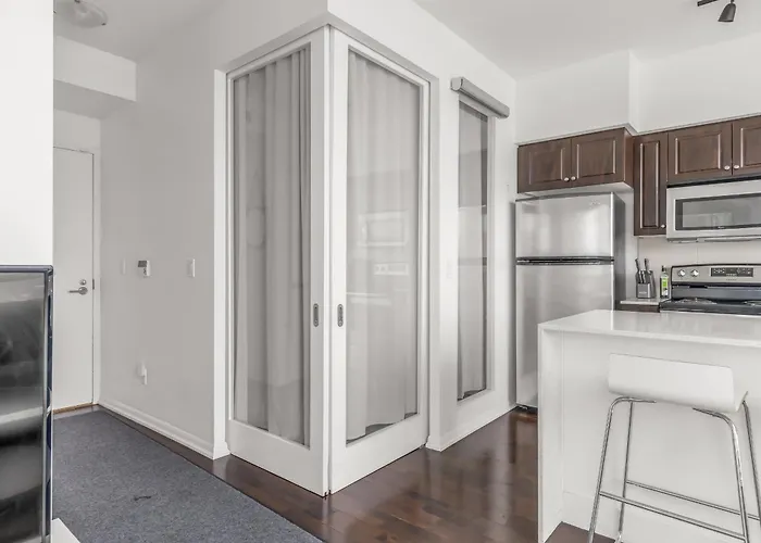 2 Bedroom W/ Amazing Views & Parking