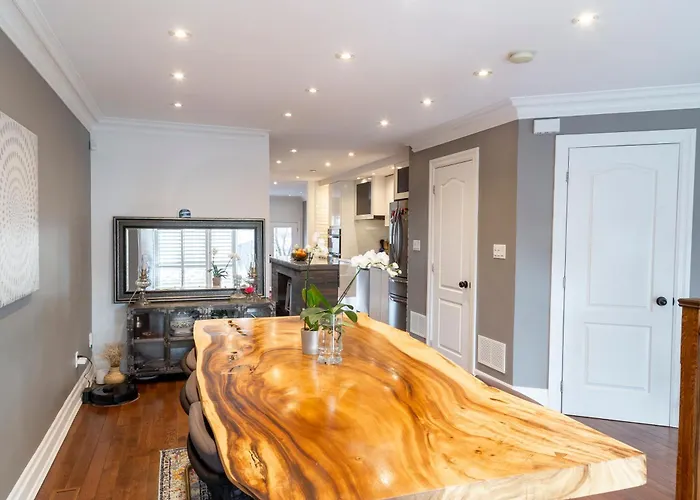 Beautiful 3Br House In The Heart Of Greek Town