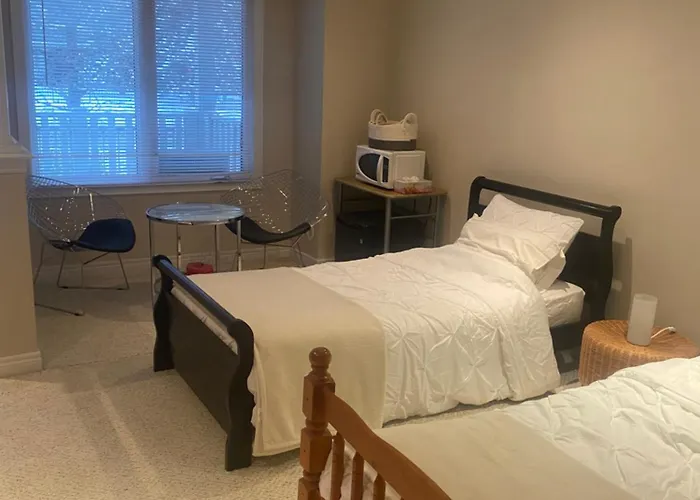 Toronto Downtown Woodbine Beaches Private Cozy Room