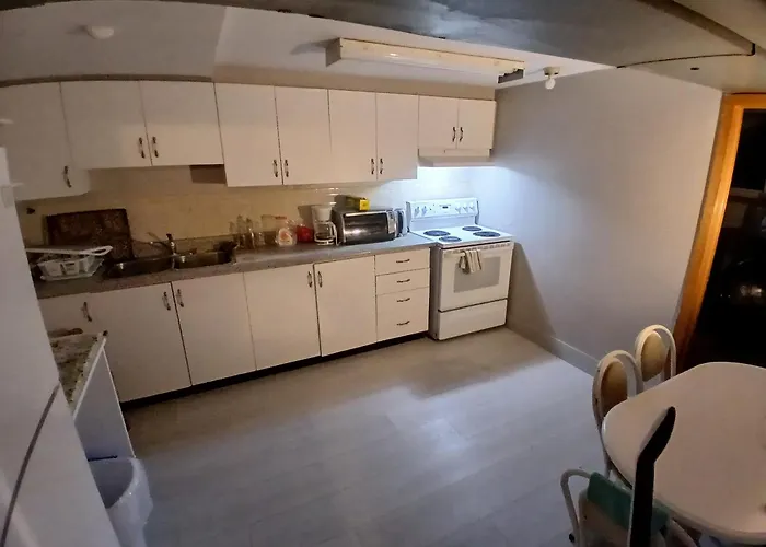 Cozy Apartment With A Spacious Backyard In The Ravine