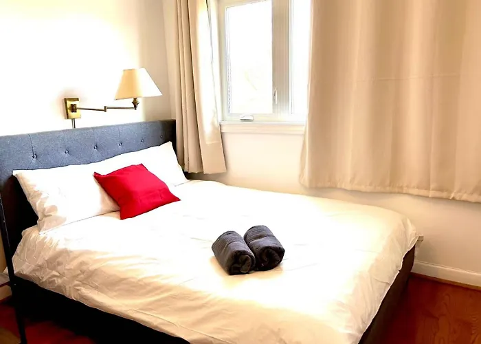 Scarborough Cozy Stay With Double Bed Free Parking Near Stores And Transit