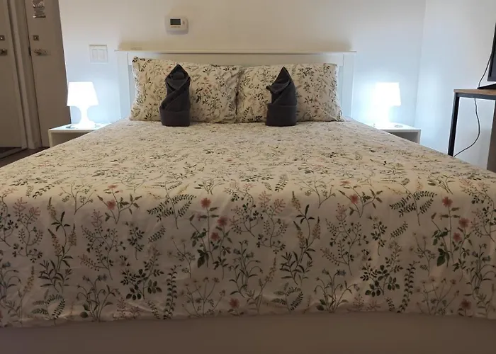 Toronto Luxe Suite - Location Score 10 - Easter Retreat