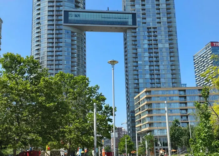 Downtown Toronto Condo, Free Indoor Parking With Amazing View