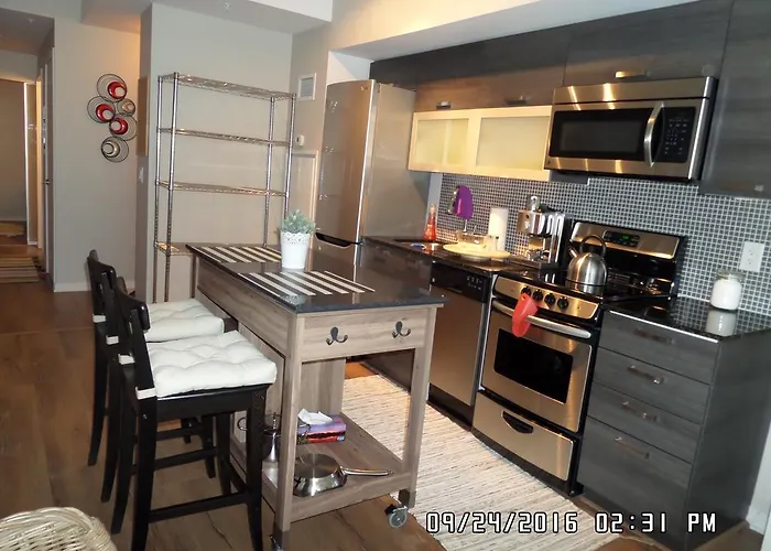 Luxure Dt Loft-Style Condo