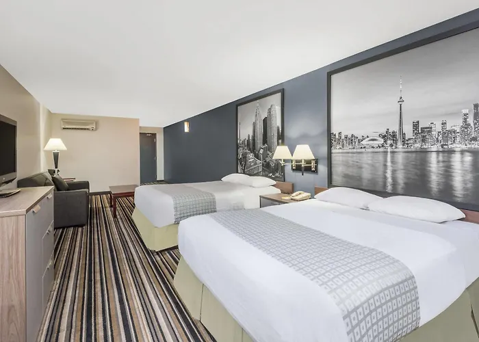 Super 8 By Wyndham Downtown Toronto
