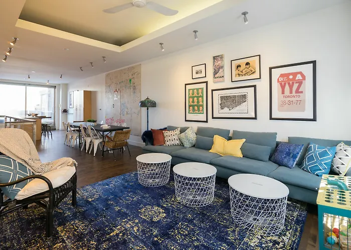 Applewood Suites - 2 Story Ossington Loft