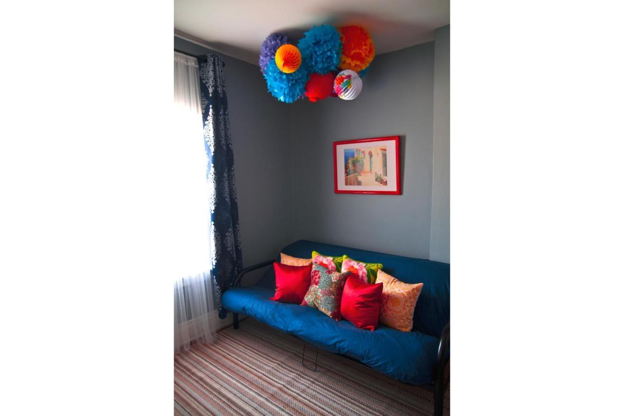 Colour Cube Downtown East Guest house 2*