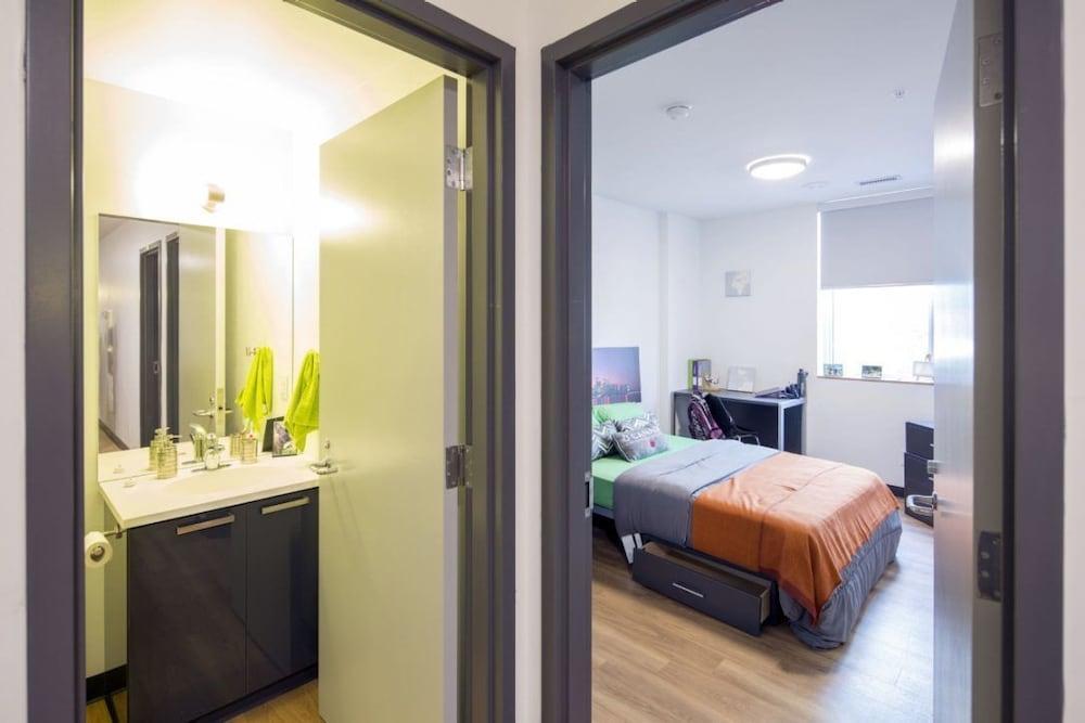 Aparthotel Centennial Place Student Scarborough 3*