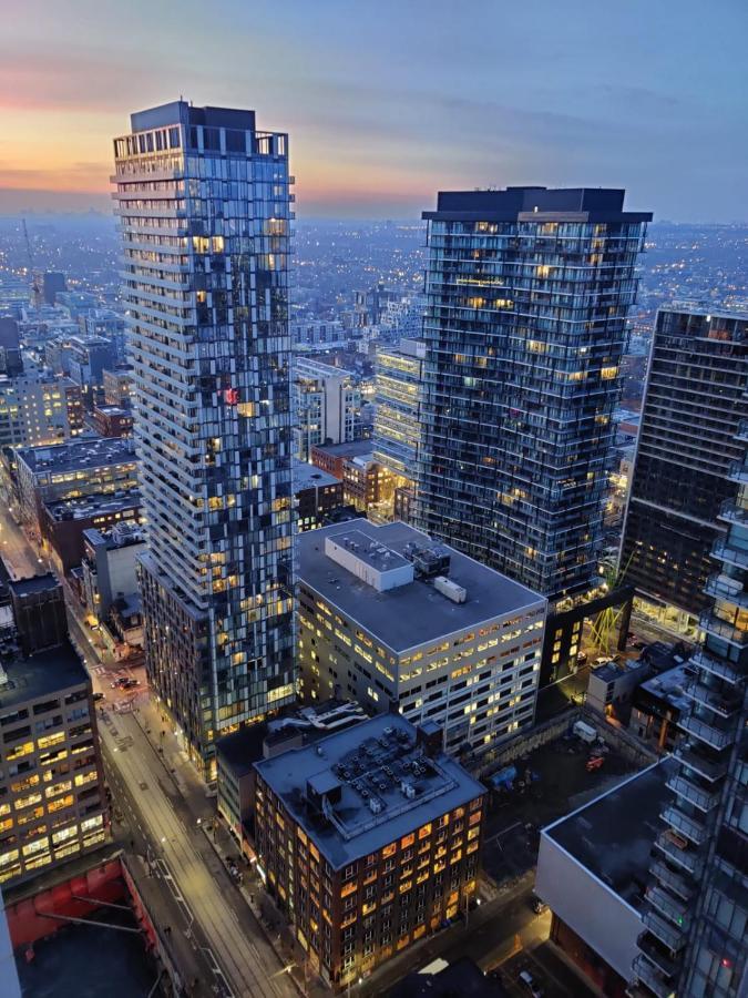 2 Bedrooms & 1 Bedroom Spectacular Toronto