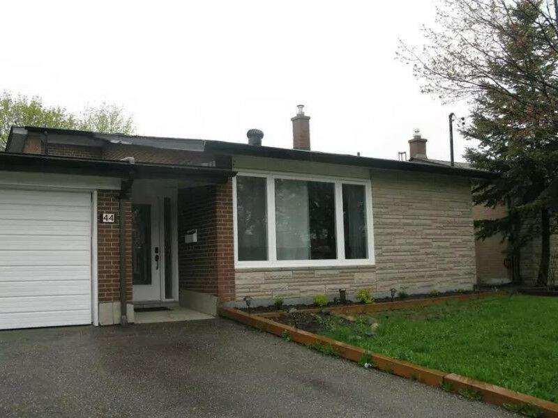 Private 5 Min Finch West Subway - York *