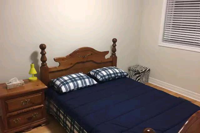 Private 5 Min Finch West Subway - York Guest house *